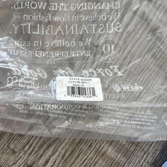 Frank & Eileen woven button up in blue end on end - Picture 6 of 7